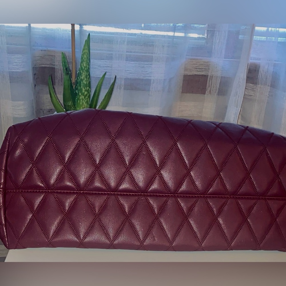 Givenchy medium/large purple purse with black handles - Picture 4 of 13